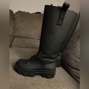 ‘Lodge’ Steve Madden boots